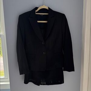 Tahari Classic Black Linen Blazer & Skirt Set with Beaded Detail size 6 LIKE NEW